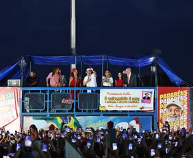 Imagem ilustrativa da imagem “Ato vergonhoso”, diz Lula sobre fuga de Flávio Bolsonaro
