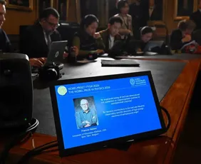 Imagem ilustrativa da imagem Belga que descobriu menor partícula do universo recebe Nobel da Física
