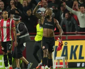 Imagem ilustrativa da imagem Chelsea dá vexame, leva gol de Igor Thiago e é humilhado pelo Brentford