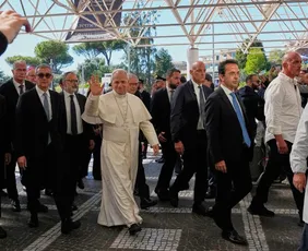 Imagem ilustrativa da imagem Cirurgia do papa Leão 14 foi um sucesso, diz Vaticano