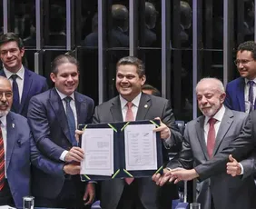 Imagem ilustrativa da imagem Congresso promulga emenda do fim da 6x1; escala 5x2 começa em 60 dias