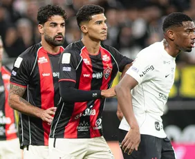 Imagem ilustrativa da imagem Corinthians pressiona, empata com o Vitória e segue perto do Z-4
