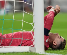 Imagem ilustrativa da imagem Cristiano Ronaldo falta a treino de Portugal após ficar no banco