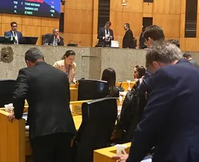 Imagem ilustrativa da imagem Deputados vão poder enviar R$ 434 milhões em emendas; entenda