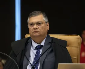 Imagem ilustrativa da imagem Dino cobra explicação sobre elo entre Master e instituto de Mendonça