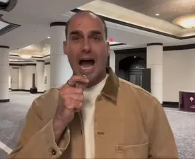 Imagem ilustrativa da imagem Eduardo Bolsonaro pede pressão internacional contra reeleição de Lula