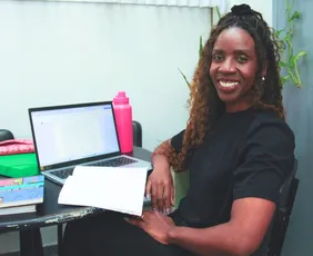 Imagem ilustrativa da imagem Empregada doméstica vira doutora em Educação