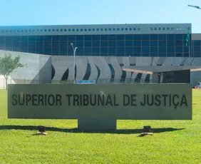 Imagem ilustrativa da imagem Entrar na Justiça contra o INSS vai ficar até 15 vezes mais caro; entenda