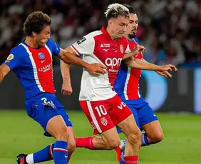 Imagem ilustrativa da imagem Filipe Luís "se vinga", Monaco vence o PSG de virada no Campeonato Francês