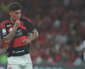 Imagem ilustrativa da imagem Flamengo mantém favoritismo sobre Palmeiras nas chances de título; veja números