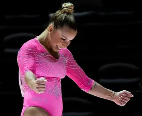 Imagem ilustrativa da imagem Flávia Saraiva é ouro nas assimétricas da Copa do Mundo de ginástica