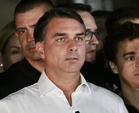 Imagem ilustrativa da imagem Flávio Bolsonaro enfrentará inquéritos criminais sem foro especial a partir de 2027