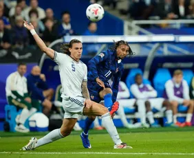 Imagem ilustrativa da imagem França pressiona, mas Donnarumma garante empate da Itália
