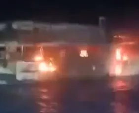 Imagem ilustrativa da imagem Incêndio em balsa deixa cinco mortos e 87 desaparecidos nas Filipinas