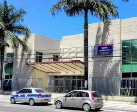 Imagem ilustrativa da imagem Jovem ensanguentado invade escola após briga com irmão em Vila Velha