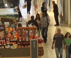 Imagem ilustrativa da imagem Lojas com menos vendedores em dias úteis após fim da escala 6x1