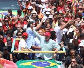 Imagem ilustrativa da imagem Lula em ato no Rio: deixar de votar em trabalhador para votar miliciano é demais