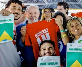 Imagem ilustrativa da imagem Lula garante versão universitária do “Pé de Meia” caso seja reeleito