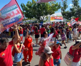 Imagem ilustrativa da imagem Manifestantes pró-Lula fazem ato na Terceira Ponte nesta tarde