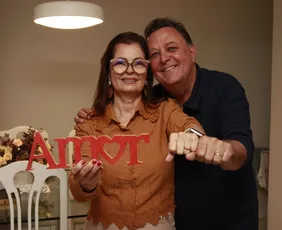 Imagem ilustrativa da imagem Namorados na adolescência, casal do ES se reencontra após 52 anos e se casa