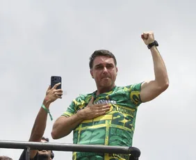 Imagem ilustrativa da imagem No ES, Flávio diz que governará para quem 'fez o L'
