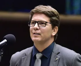 Imagem ilustrativa da imagem PF cumpre mandado contra Mário Frias em operação sobre 'Dark Horse'