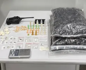 Imagem ilustrativa da imagem PM apreende drogas e equipamentos no bairro Cabral em Vitória