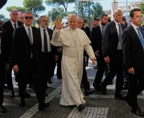 Imagem ilustrativa da imagem Papa Leão 14 recebe diagnóstico de câncer de pulmão após cirurgia