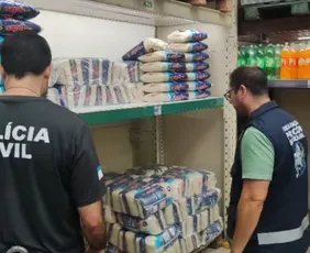 Imagem ilustrativa da imagem Rato morto e embalagens danificadas: supermercado na Serra é alvo de ação do Procon