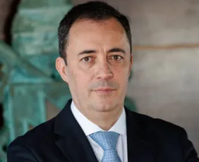 Imagem ilustrativa da imagem Reitor da PUCPR morre nos EUA atingido por pedaço de telhado arrancado pelo vento