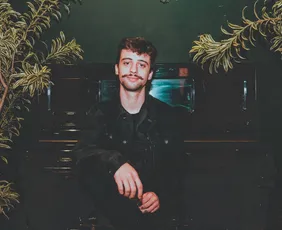 Imagem ilustrativa da imagem Retrato fiel e emotivo de Gabriel Bebici em novo disco