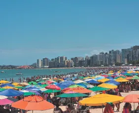 Imagem ilustrativa da imagem Semana do Saco Cheio: turistas lotam praias e hotéis em Guarapari
