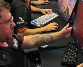 Imagem ilustrativa da imagem Team Victory é vice-campeão em LoL e CS2 na Copa FecapeeS