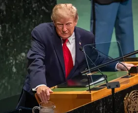 Imagem ilustrativa da imagem Trump rejeita limitar IA e critica governança global da tecnologia