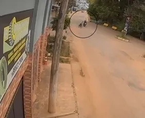 Imagem ilustrativa da imagem VÍDEO | Ciclista morre após colisão com moto em Ibatiba