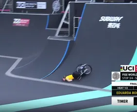 Imagem ilustrativa da imagem VÍEO: Ciclista brasileira sofre acidente e desmaia em etapa da Copa do Mundo de BMX