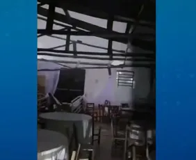 Imagem ilustrativa da imagem Ventos acima de 100 km/h derrubam prédio e deixam quase 1 milhão sem luz no RS