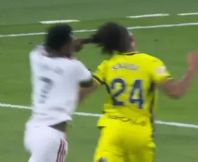 Imagem ilustrativa da imagem Vini Jr. é flagrado empurrando funcionário após expulsão pelo Real Madrid