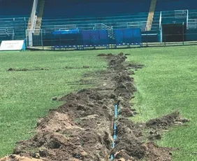 Imagem ilustrativa da imagem Vitória avança em obras para modernizar irrigação do gramado