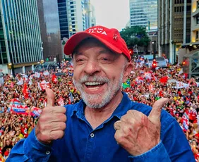 Imagem ilustrativa da imagem Vitória de Lula marca primeira virada em disputa presidencial em 2º turno