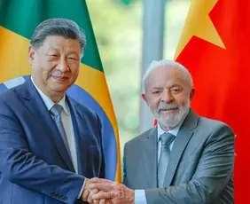 Imagem ilustrativa da imagem Xi Jinping parabeniza Lula e propõe acelerar parceria estratégica China-Brasil