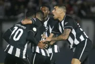 Imagem ilustrativa da imagem Botafogo vence fora em jogo com dois gols anulados do Bragantino pelo VAR