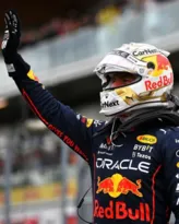 Imagem ilustrativa da imagem Verstappen segura pressão de Sainz no fim da prova e vence GP do Canadá