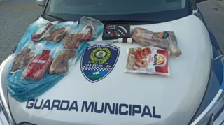 Imagem ilustrativa da imagem Dupla é presa após furtar carnes e bebidas de comércio na Praia da Costa