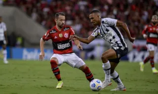 Imagem ilustrativa da imagem Separados por um ponto, Santos e Flamengo duelam pelo Brasileiro