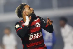 Imagem ilustrativa da imagem Mistão do Flamengo vence Santos na Vila e encosta no G-4