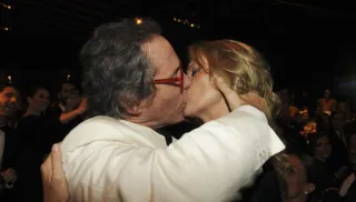 Imagem ilustrativa da imagem Novo senador pelo Espírito Santo já beijou modelo britânica por R$ 267 mil