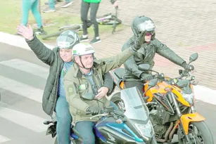 Imagem ilustrativa da imagem Bolsonaro chega ao ES e vai participar de motociata no sábado