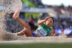 Imagem ilustrativa da imagem Letícia Oro Melo surpreende e fatura bronze no salto em distância no Mundial
