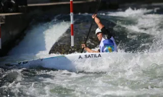 Imagem ilustrativa da imagem Quatro brasileiros avançam à semifinal do Mundial de canoagem slalom